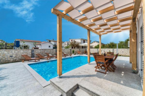 Vila Casa Nova near Queen Beach- by TA Leut Agency